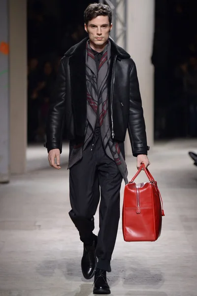 Look 24